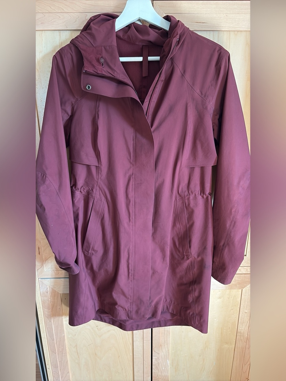 Lululemon raincoat size small